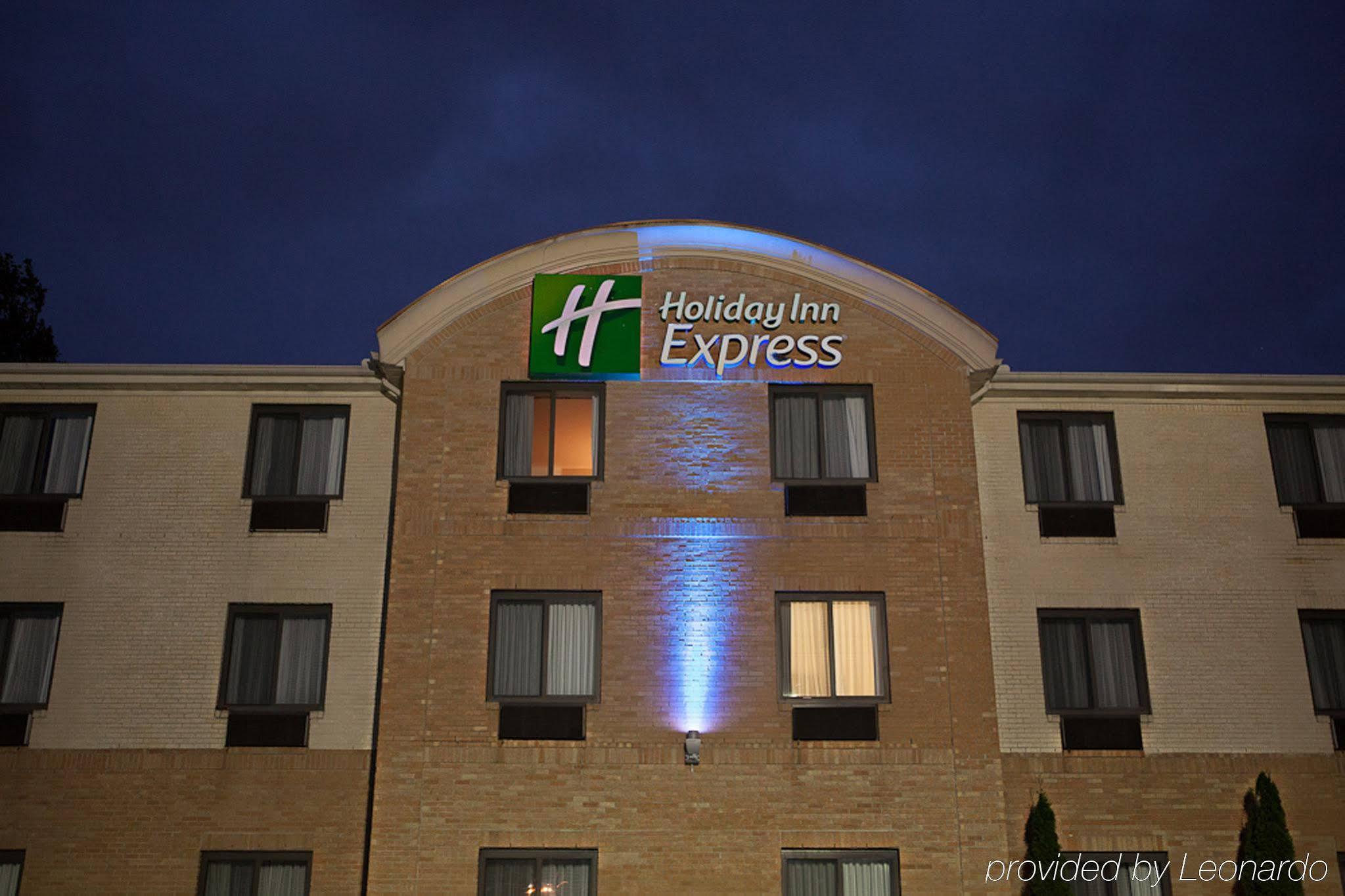 Holiday Inn Express Hotel & Suites Canton By Ihg Экстерьер фото