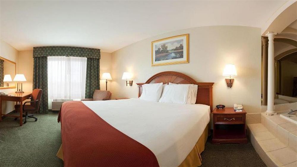 Holiday Inn Express Hotel & Suites Canton By Ihg Экстерьер фото