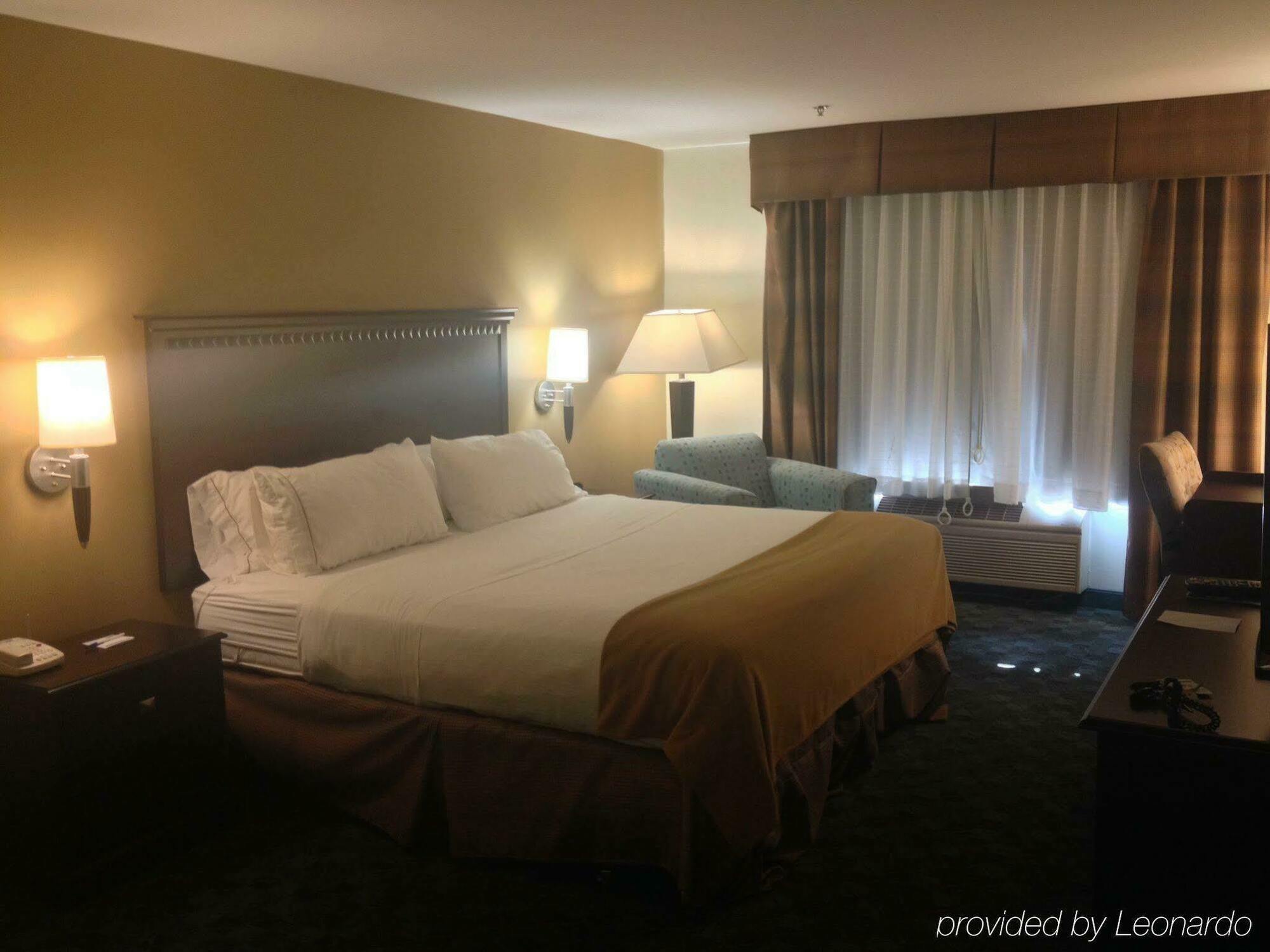 Holiday Inn Express Hotel & Suites Canton By Ihg Экстерьер фото